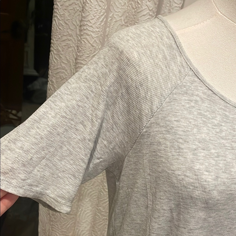 H by Bordeaux Nordstrom Grey Ribbed Bias Cut Longer Sleeve Scoop Top M - Picture 5 of 6